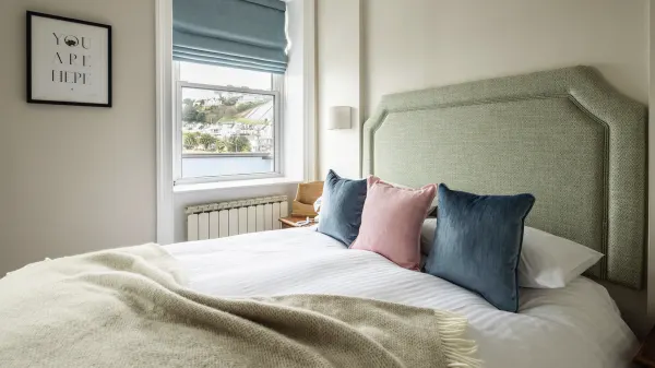 The Moorings_Harbour view room with balcony